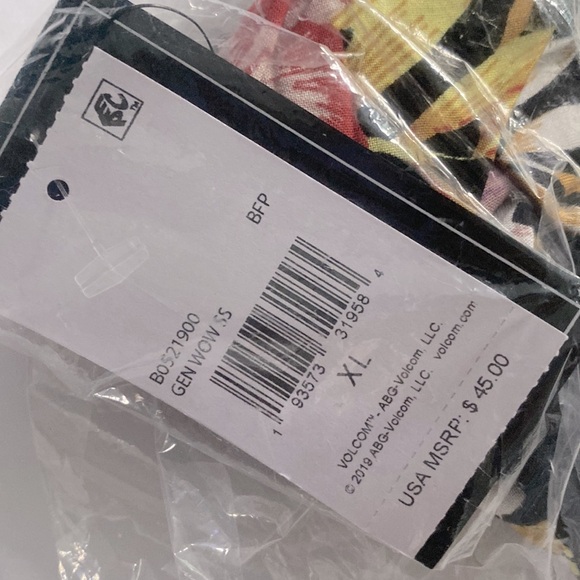 Volcom NEW Gen Wow Short Sleeve Top Black Floral Print, Size XL, NWT - Picture 8 of 8